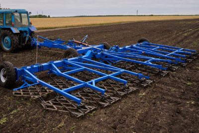Сцепка бороновальная СБГ-10 (3) https://midenagro.ru/wp-content/uploads/2022/10/Сцепка-бороновальная-СБГ-10-3-400x267.jpg